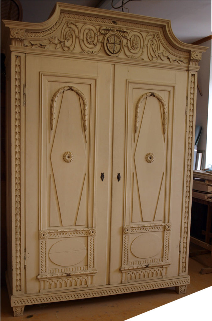 Restauration eines historischen Wäscheschrankes | Tischlerei Hohmann